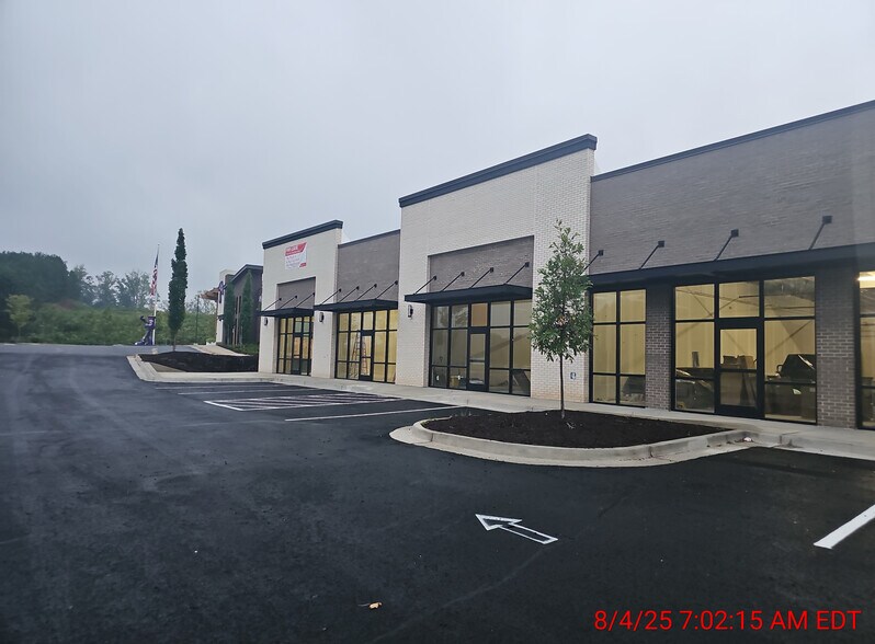 More Photos Of 205 Blue Ridge Pkwy, Dawsonville Storefront For Lease