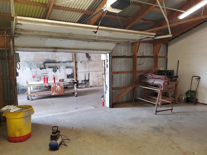 More Photos Of 3135 Golfcrest Blvd, Houston Storefront Retail Residential For Sale