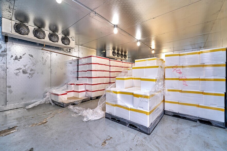 More Photos Of 3031 W Olympic Blvd, Los Angeles Freestanding For Sale