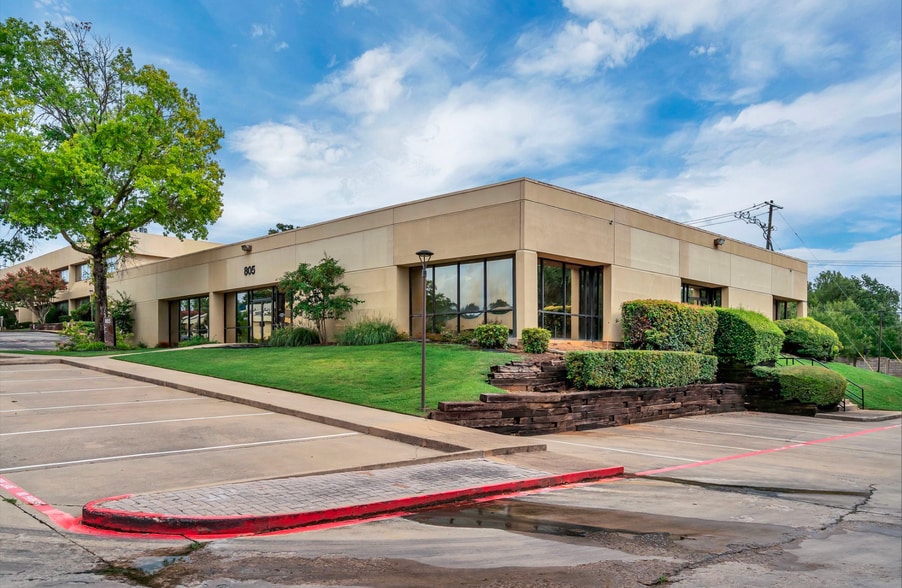 More Photos Of 803 Forest Ridge Dr, Bedford Unknown For Lease