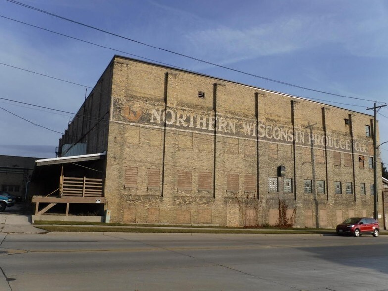 More Photos Of 1306-1310 Clark St, Manitowoc Distribution For Sale