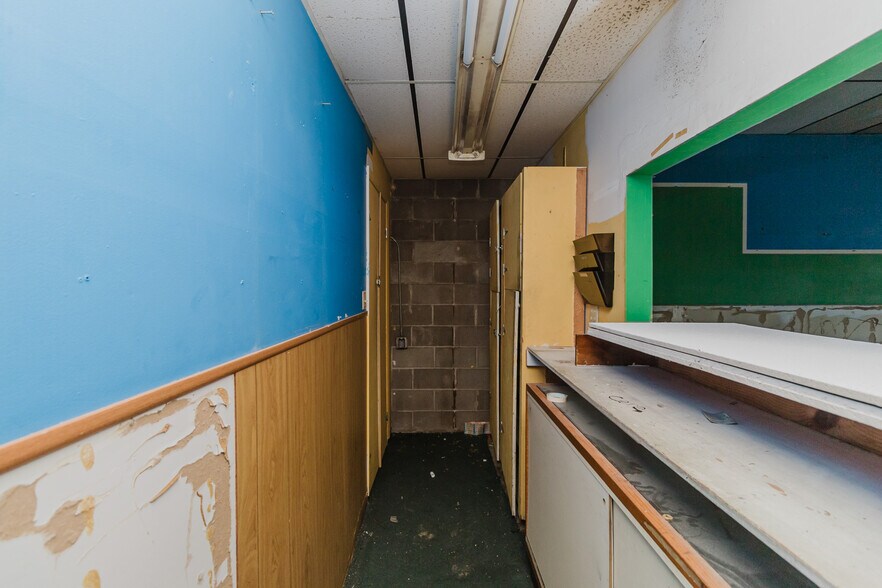 More Photos Of 1015 S Meridian Ave, Wichita Auto Repair For Sale