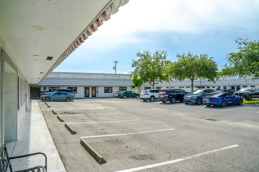 More Photos Of 1446 NW Boca Raton Blvd, Boca Raton Office For Lease