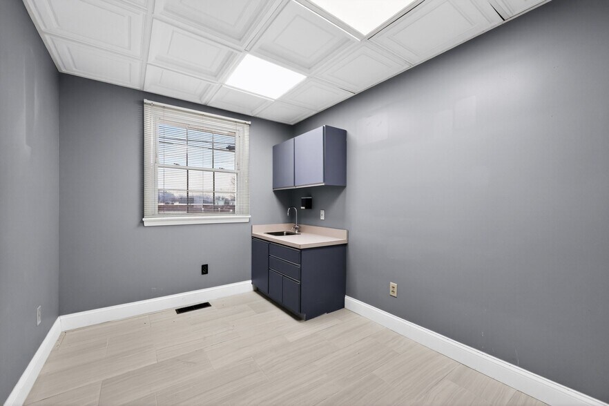 More Photos Of 1701 Wynwood Dr, Cinnaminson Medical For Sale