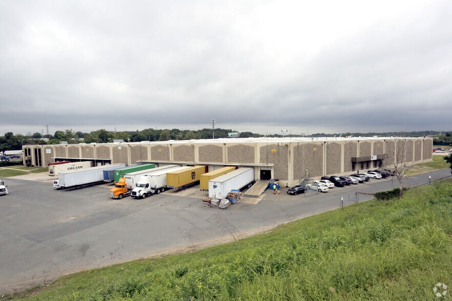 Primary Photo Of 96-100 Executive Ave, Edison Warehouse For Lease