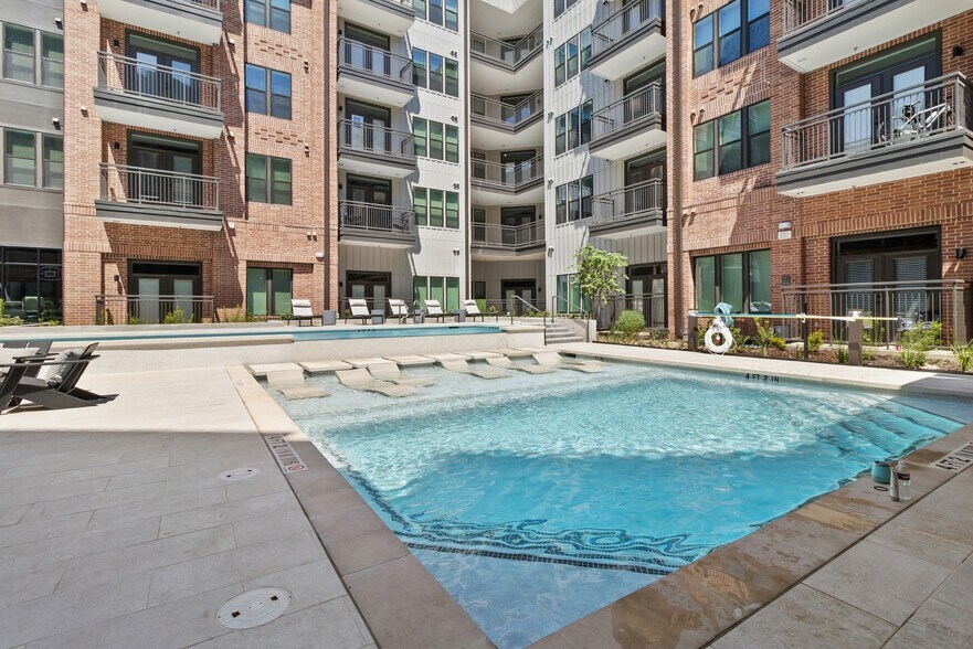 More Photos Of 760 Airport Blvd, Austin Apartments For Lease