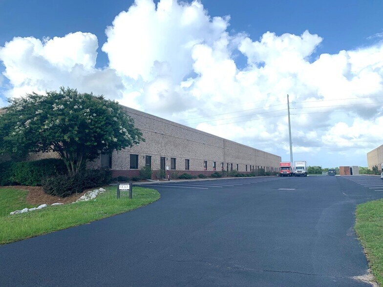 Primary Photo Of 454 Deanna Ln, Wando Showroom For Lease