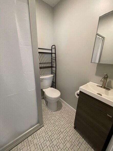 More Photos Of 2504 Grand Ave, Baldwin Office For Lease