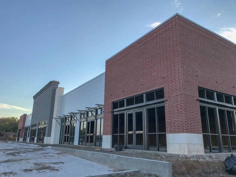 More Photos Of 921 S 9th St, Waco Unknown For Lease