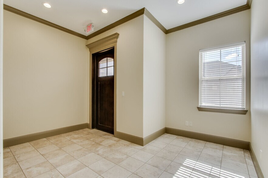 More Photos Of 8621 Mid Cities Blvd, North Richland Hills Office For Lease