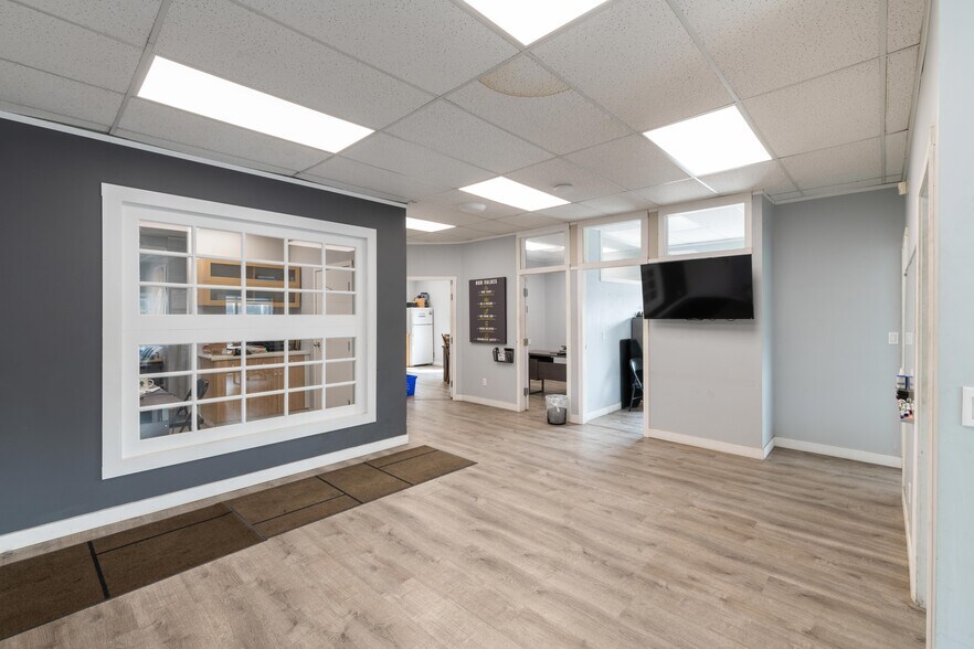 More Photos Of 11517 132A St, Surrey Warehouse For Sale