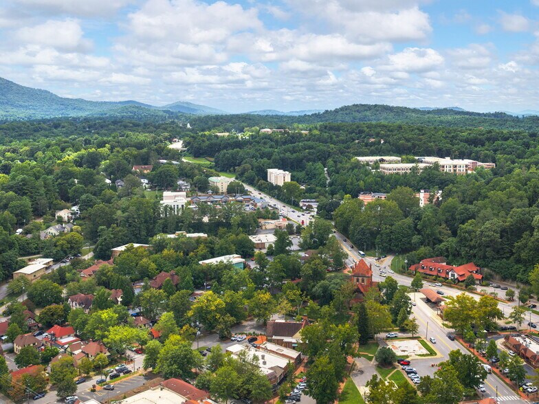 More Photos Of 11 Kitchin Pl, Asheville Bank For Lease