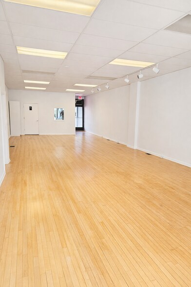 More Photos Of 2011-2015 E Michigan Ave, Lansing Storefront For Lease