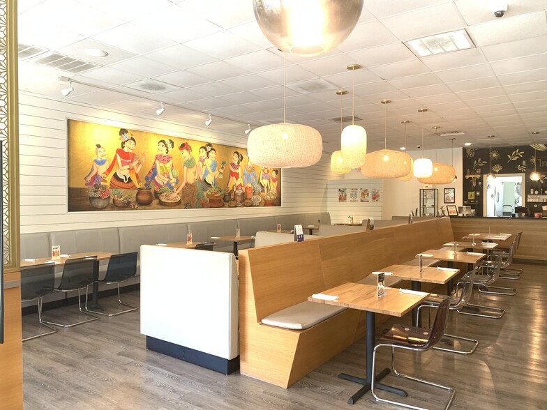 Primary Photo Of 10001 Westheimer Rd, Houston General Retail For Lease