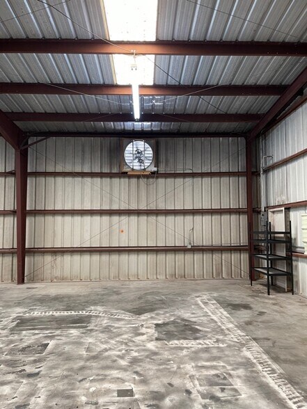 More Photos Of 327 Old Ice House Rd, Lake Wales Warehouse For Lease