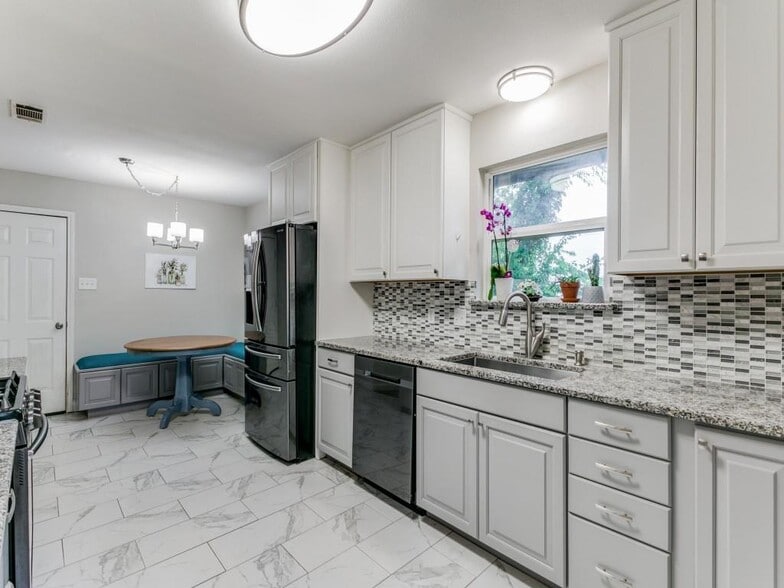 More Photos Of 128 Taylor St, Keller Flex For Sale