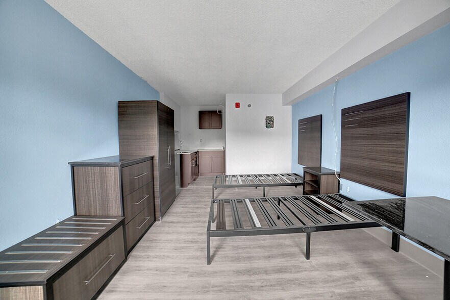 More Photos Of 5101 Messer Airport Hwy, Birmingham Hotel For Sale