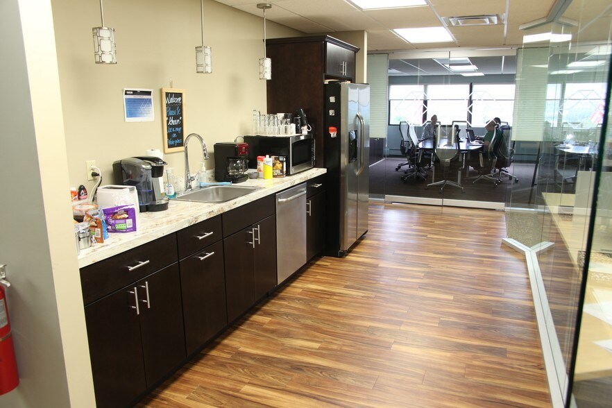 More Photos Of 1000 Park Dr, Lawrence Office For Lease