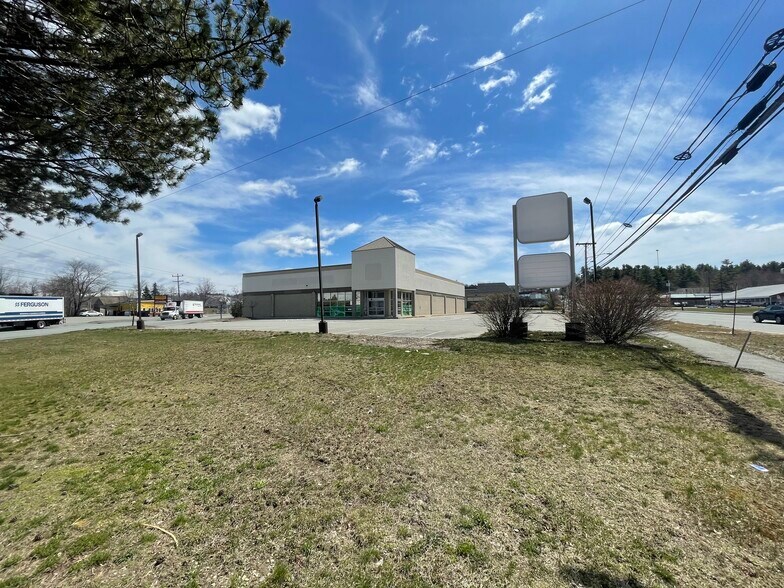 More Photos Of 260 High St, Ellsworth Drugstore For Lease