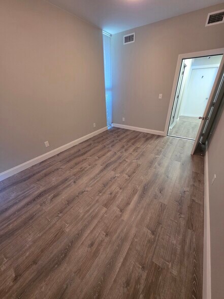 More Photos Of 4100-4158 5th Ave N, Saint Petersburg Coworking Space