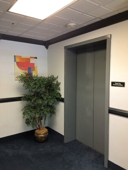 More Photos Of 400 N Columbus St, Alexandria Office For Lease