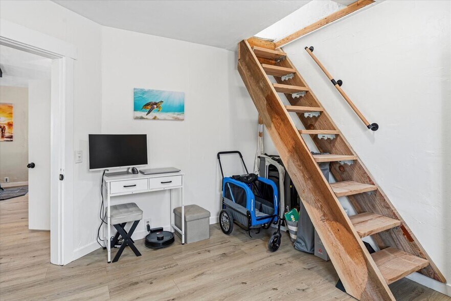 More Photos Of 736 SW 10th St, Redmond Office For Sale