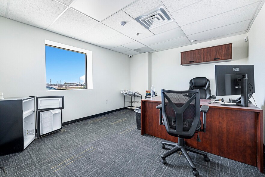 More Photos Of 1450 Enterprise Dr, Lemoore Warehouse For Sale