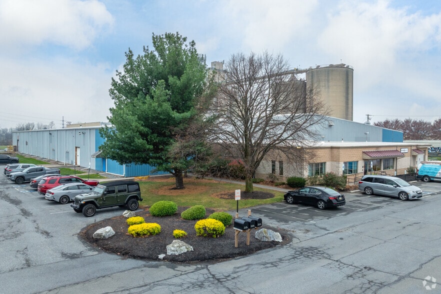 More Photos Of 3549 Hempland Rd, Lancaster Warehouse For Lease
