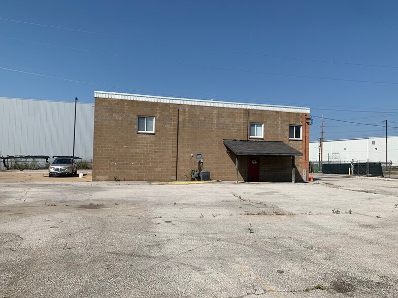 More Photos Of 8870 Frost Ave, Saint Louis Service For Lease