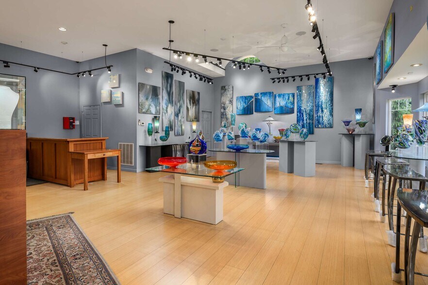 More Photos Of 307 Main St, Ogunquit Storefront For Sale