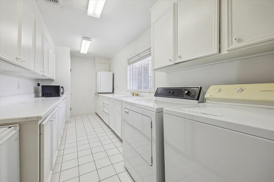 More Photos Of 5135 Edloe St, Houston Office Residential For Sale