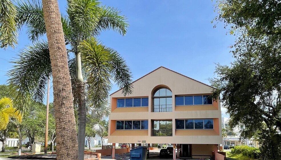 More Photos Of 500 SE Osceola St, Stuart Medical For Sale