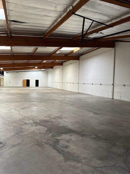 More Photos Of 7900-7910 Clybourn Ave, Sun Valley Manufacturing For Lease