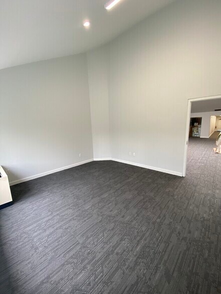 More Photos Of 1-3 Mill Pond Ln, Simsbury Office For Sale