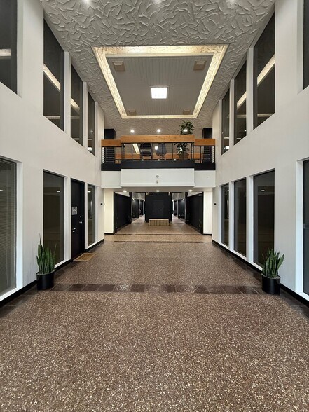 More Photos Of 3015 E Skelly Dr, Tulsa Medical For Lease