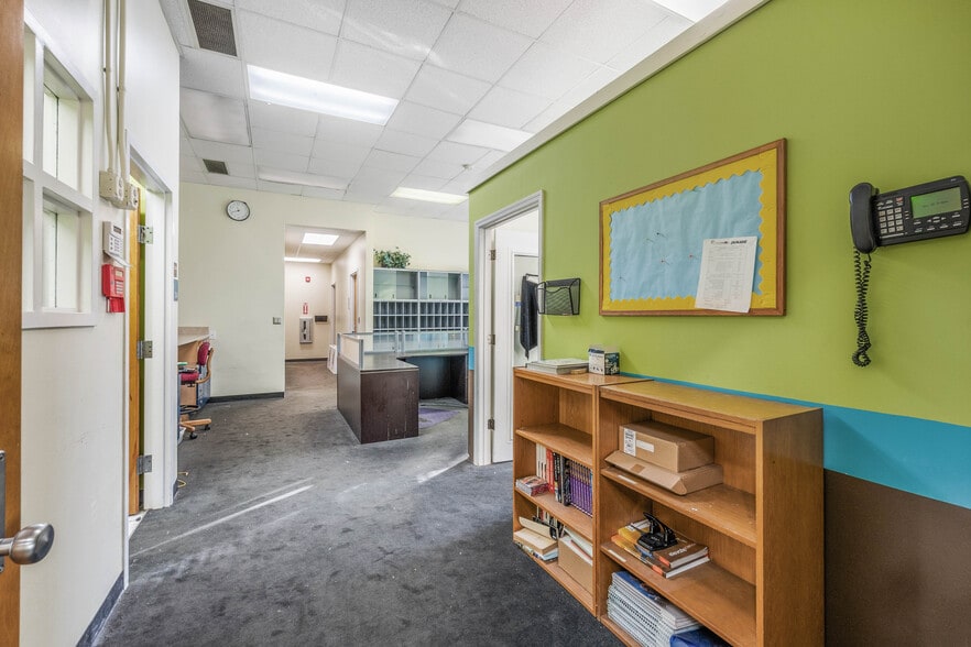 More Photos Of 5710 Wesconnett Blvd, Jacksonville Schools For Sale