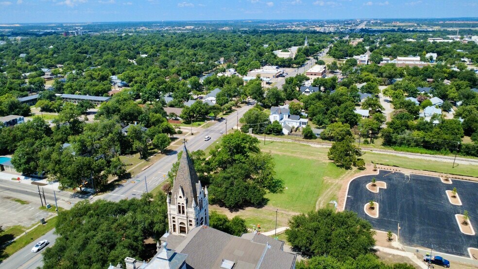 More Photos Of 609 E University Ave, Georgetown Storefront Retail Office For Sale