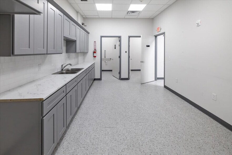 More Photos Of 746-748 Tonnele Ave, Jersey City Storefront Retail Office For Sale