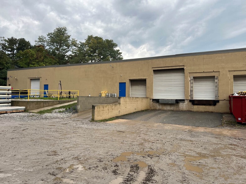 More Photos Of 400 E Locust St, Dallastown Manufacturing For Lease