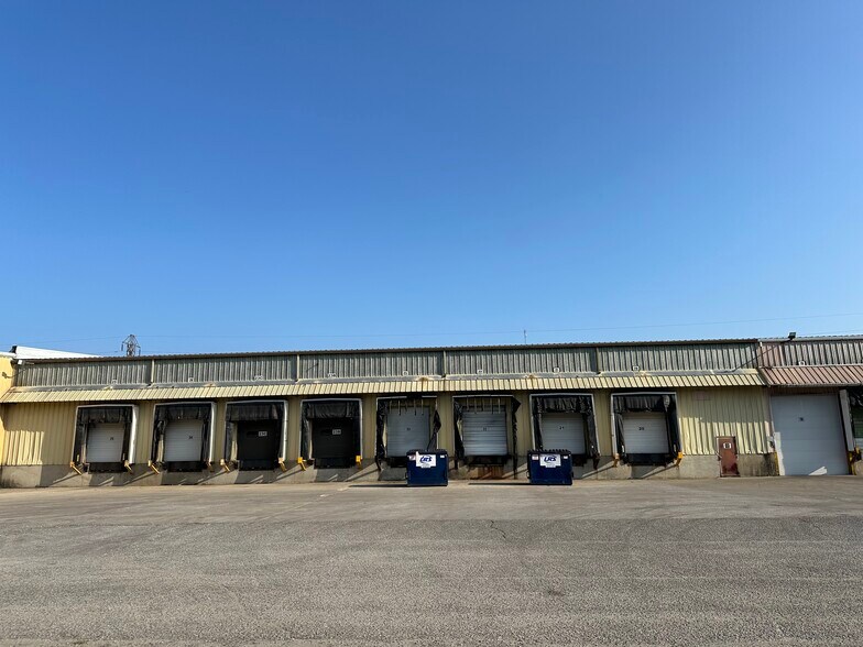 More Photos Of 1507 S Olive St, South Bend Warehouse For Lease