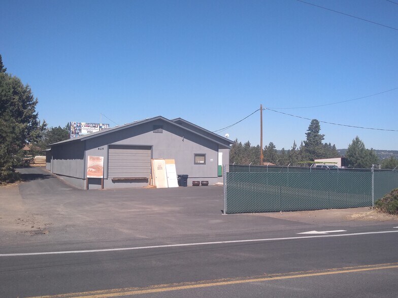 More Photos Of 625 SE 9th St, Bend Warehouse For Sale