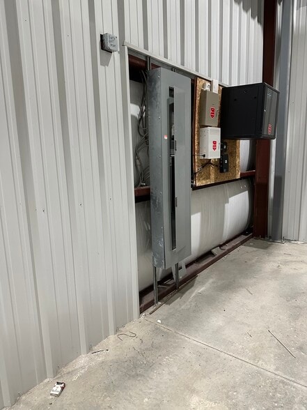More Photos Of 1201 E Houston St, Broken Arrow Refrigeration Cold Storage For Sale