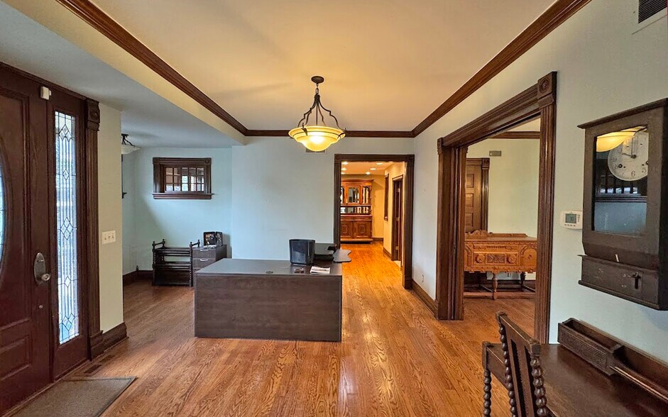 More Photos Of 218 S Main St, Plymouth General Retail For Lease