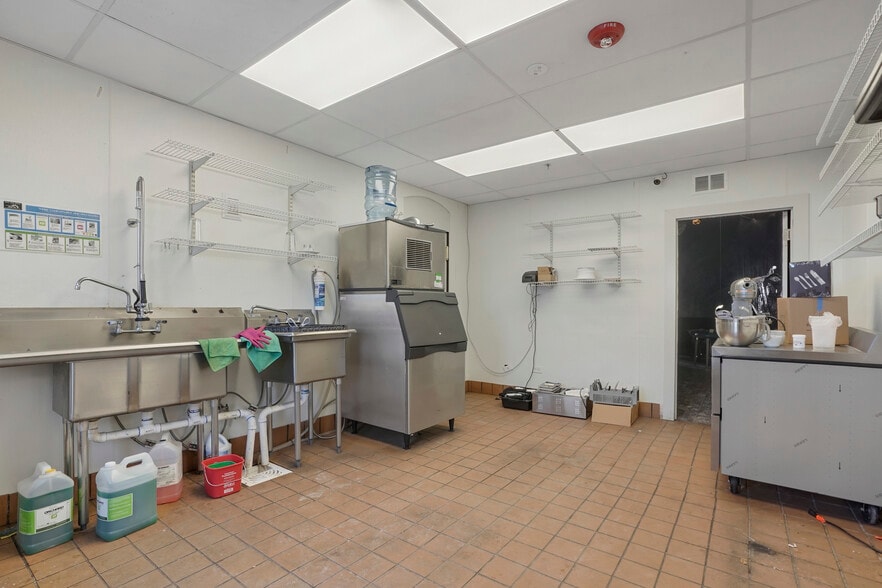 More Photos Of 4923 W 38th Ave, Denver Storefront For Lease