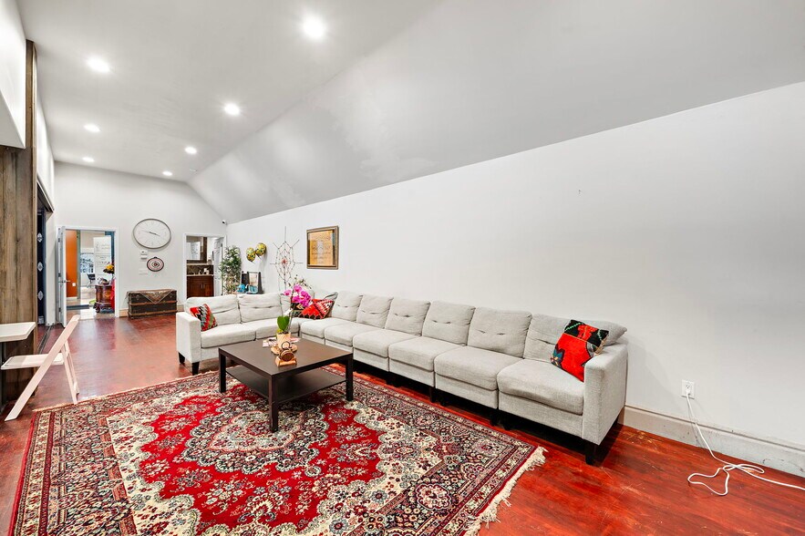 More Photos Of 23201 Orange Ave, Lake Forest Office For Sale