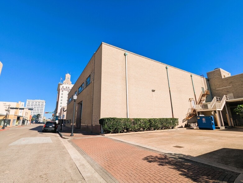 More Photos Of 715 Orleans St, Beaumont Office For Sale