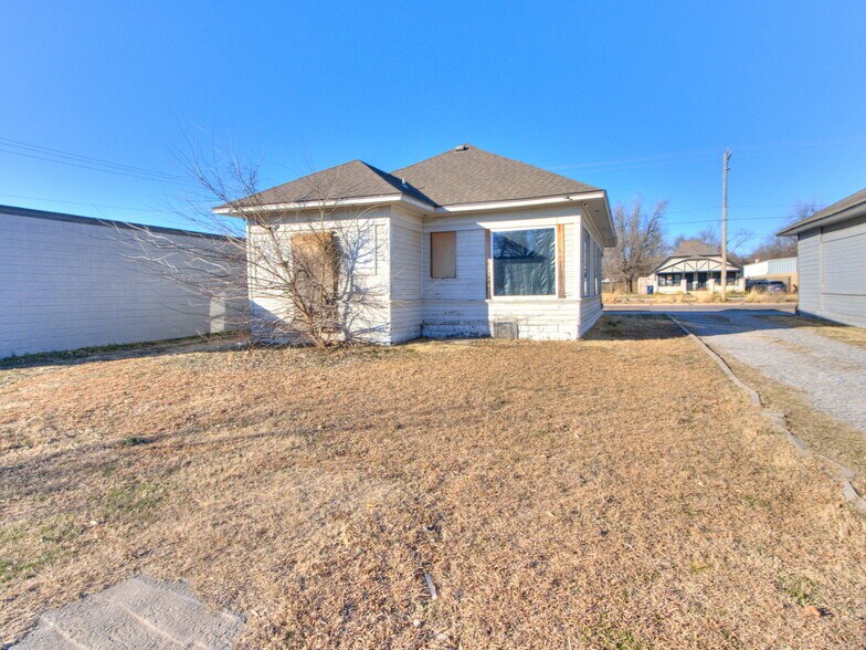 More Photos Of 1628 Linwood Blvd, Oklahoma City Freestanding For Sale