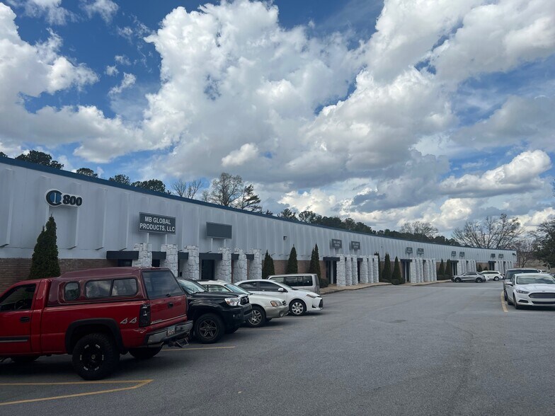 More Photos Of 800 Great Southwest Pky, Atlanta Warehouse For Lease