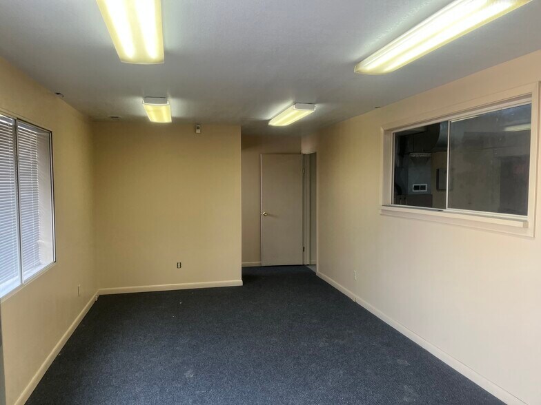 More Photos Of 2555 Weston Rd, Colorado Springs Service For Sale