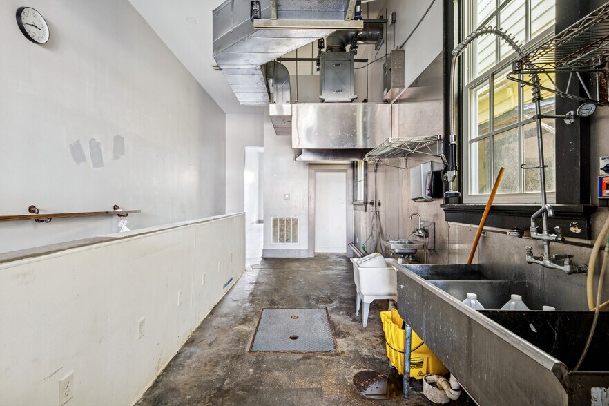More Photos Of 2266 Saint Claude Ave, New Orleans Storefront Retail Residential For Lease